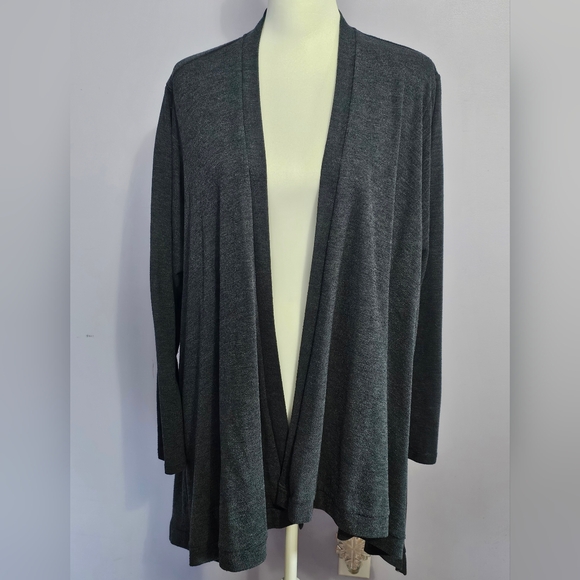Eight 18 Gray Cardigan Sweater with Relaxed Fit‎ and Long Sleeves - Picture 1 of 4